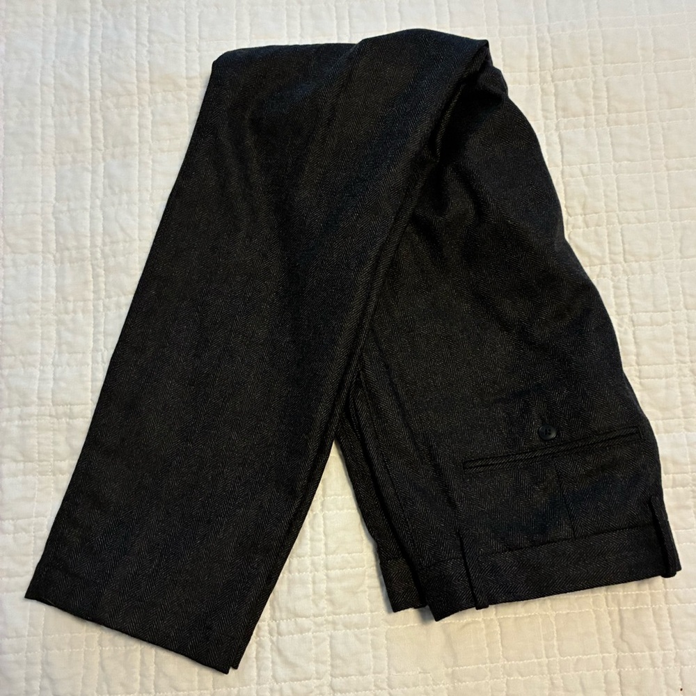 GAP men’s wool blend slim fit dark gray herringbone dress pants. 33/32